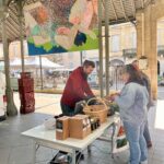 The Hall of Monsegur had never hosted an art exhibition, and the market on Friday 7 March took place in the midst of paintings by Jean-Pierre Jouffroy!
